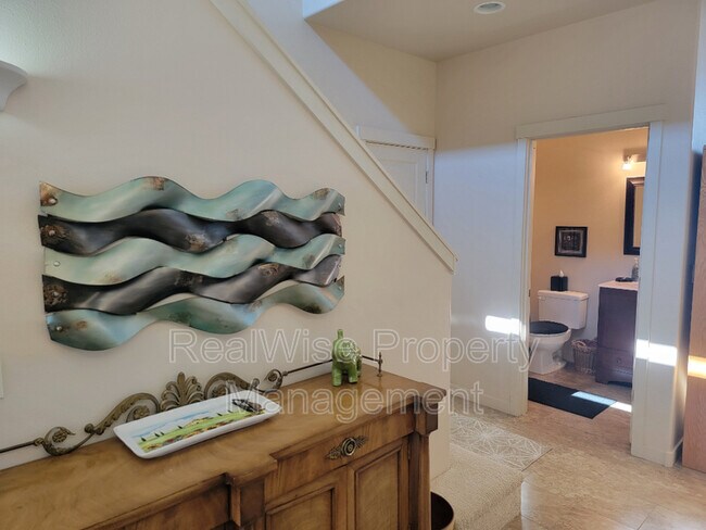 Building Photo - 10830 Village Loop