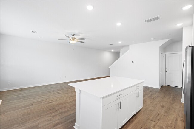 Foto del edificio - 8104 Danson Ln