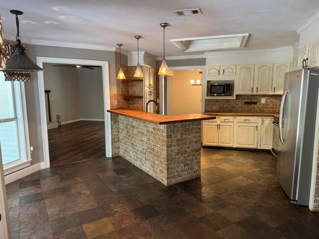 Building Photo - 201 N Blue Heron Dr