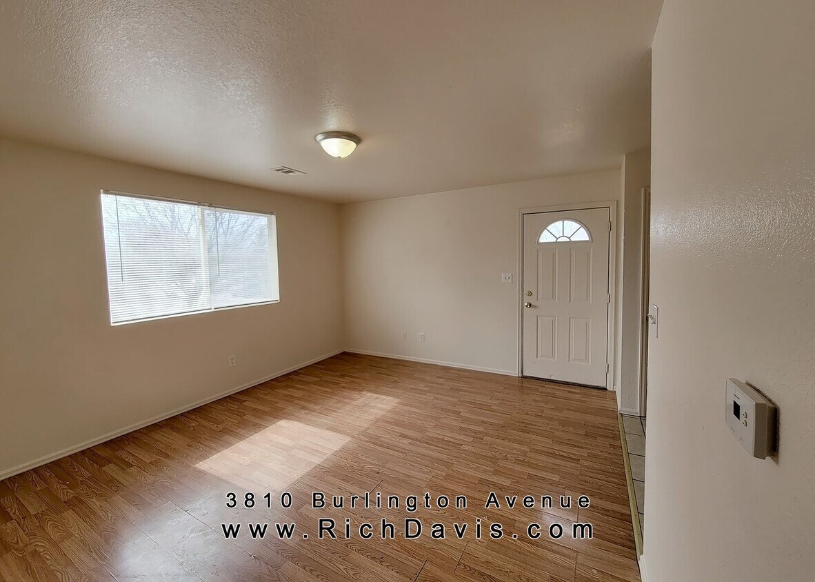 Primary Photo - 4 bed, 2 Bath, 1400 sqft with washer/dryer...