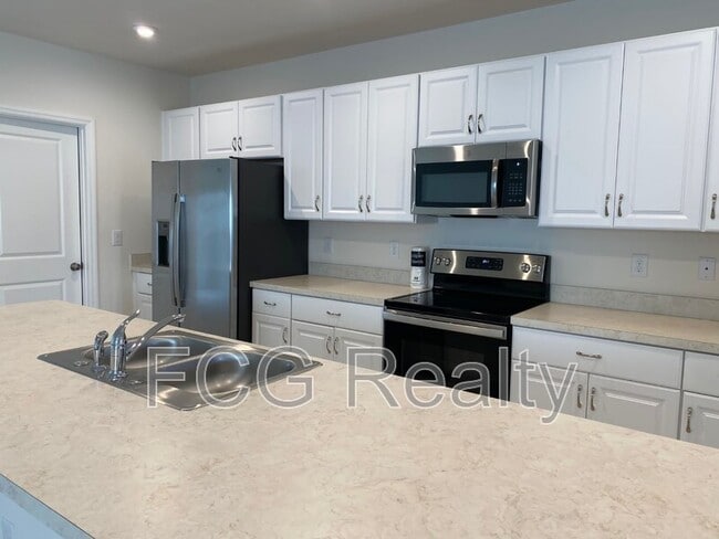 Building Photo - 137 Hamlet Lp