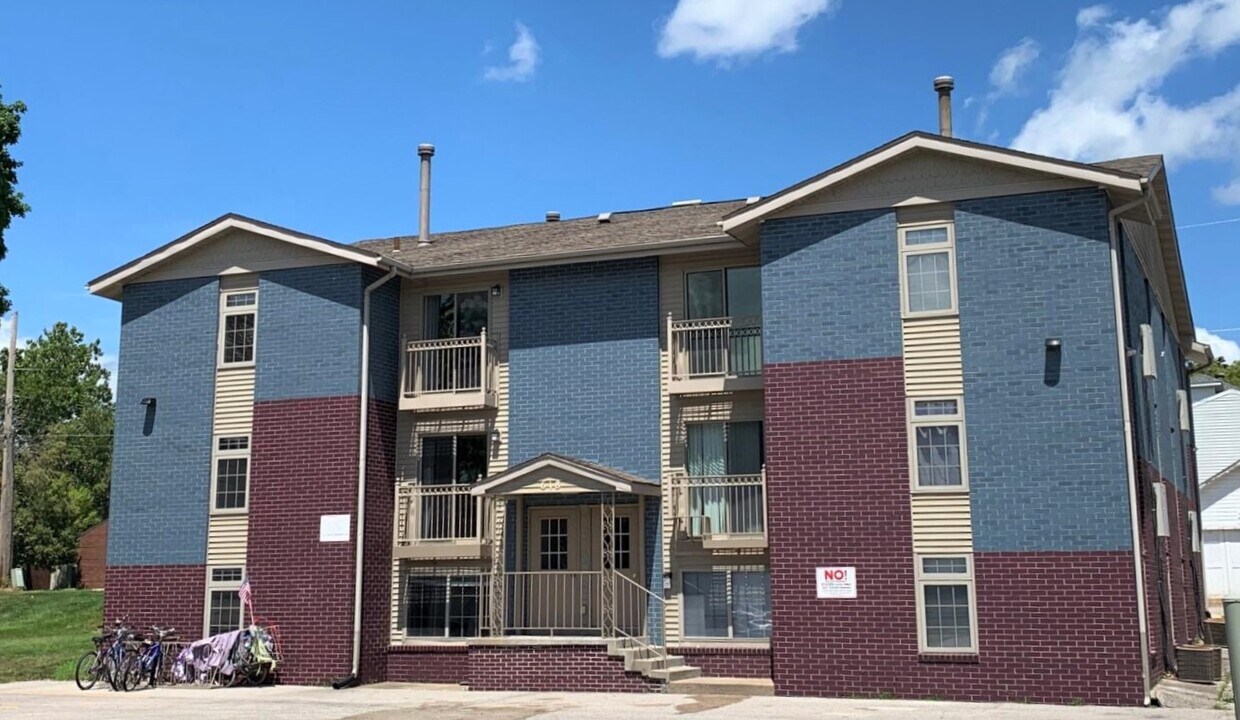 Primary Photo - 618 Iowa Ave