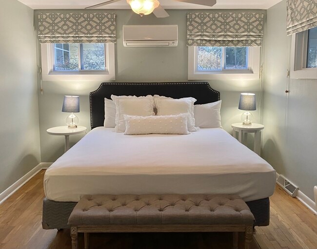 Photo - 1406 Baker St House