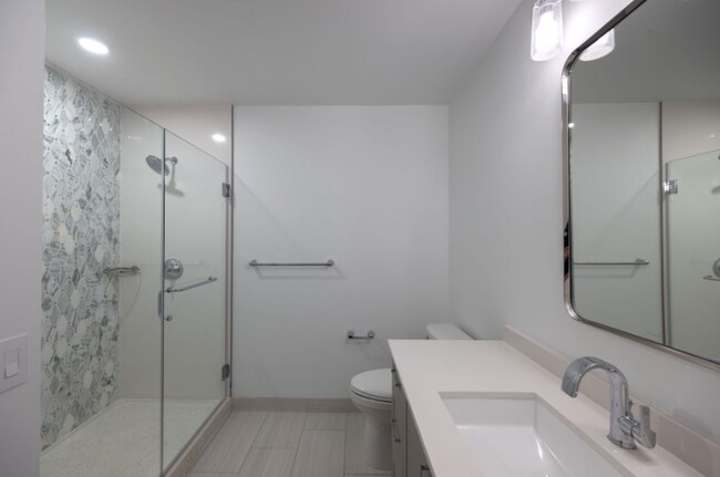 Building Photo - 2400 N Lincoln Park W