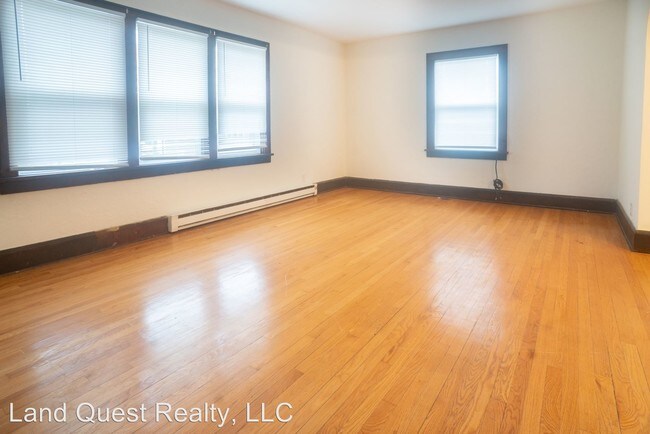 Building Photo - 1100 Valley Dr