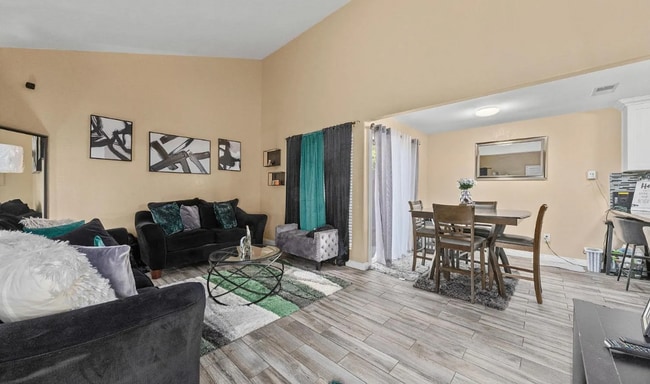 Building Photo - 2617 Pinon Springs Cir