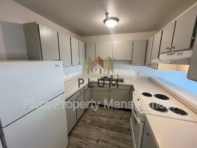 Foto del edificio - Lease Pending | 1547 South Higgins Avenue