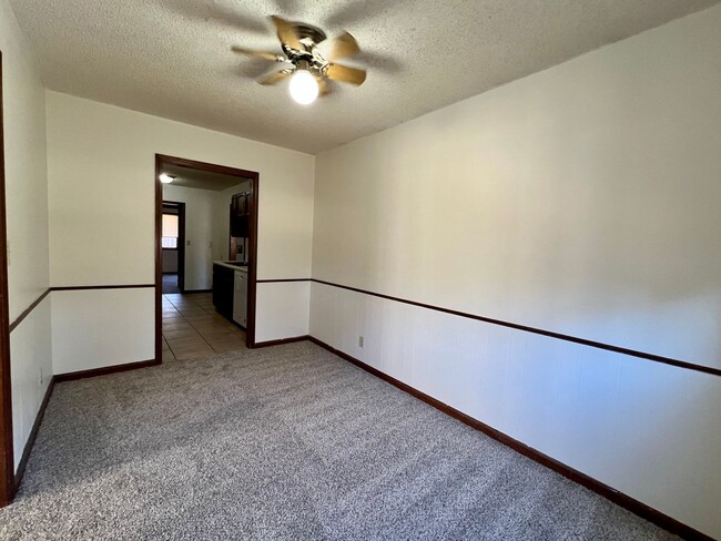 Building Photo - Spacious 3 Bed, 3 Bath Available on the We...