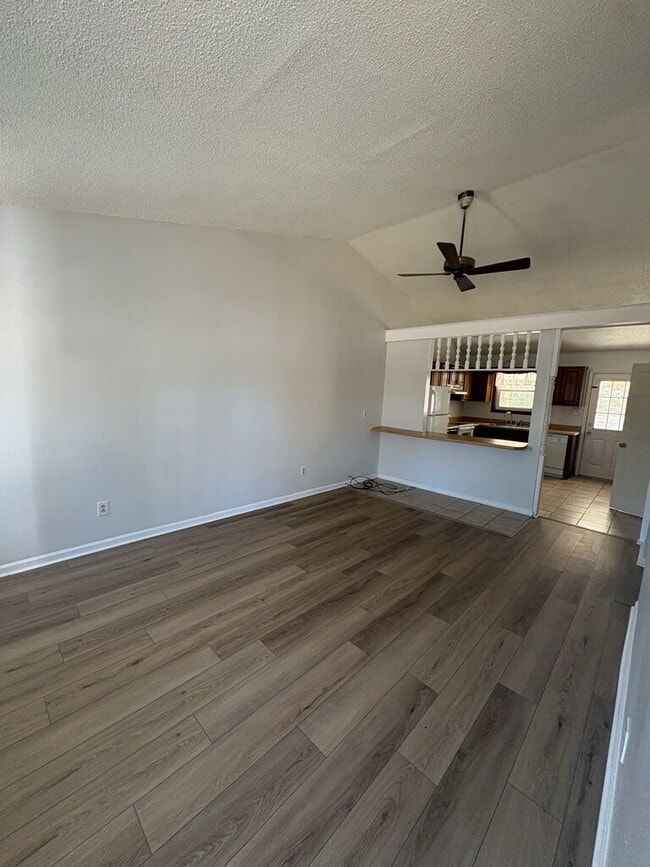 Foto del edificio - 103 Pine Crest Dr