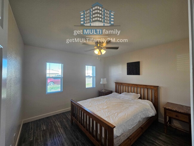 Building Photo - 515 W Pebble Beach Dr