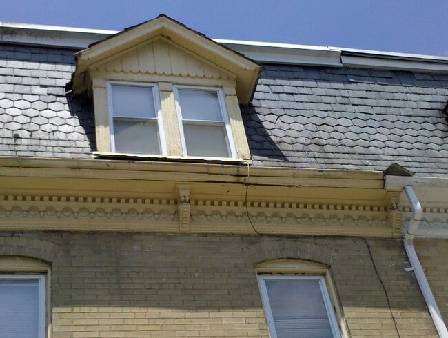 Building Photo - 527 Walnut St