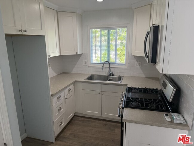 Foto del edificio - 7512 Jamieson Ave