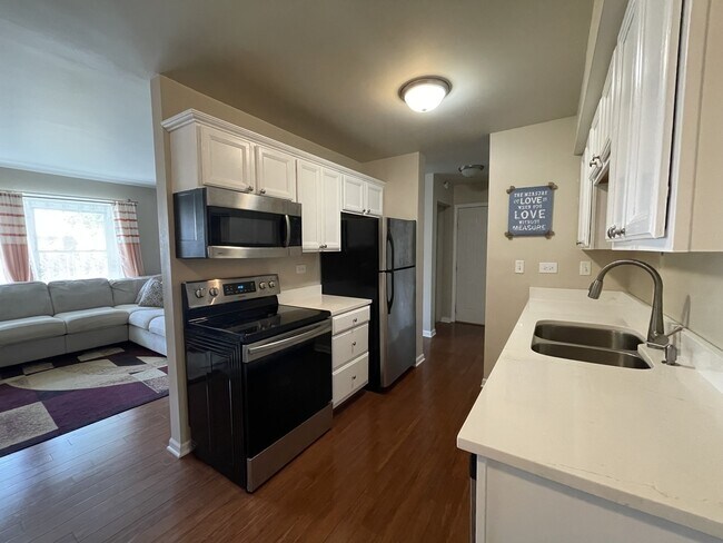Building Photo - 431 Lear Ct