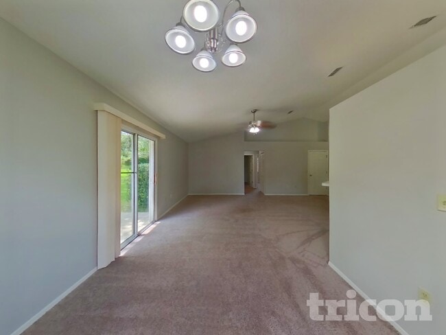 Foto del edificio - 635 Charles Pinckney St