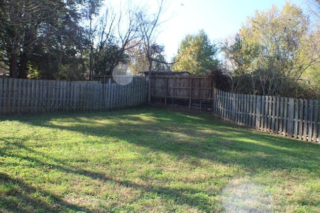 Building Photo - Cute 3BR 2 Bath