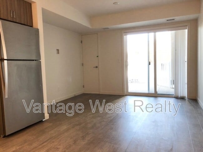 Building Photo - 625-625 Academy Way