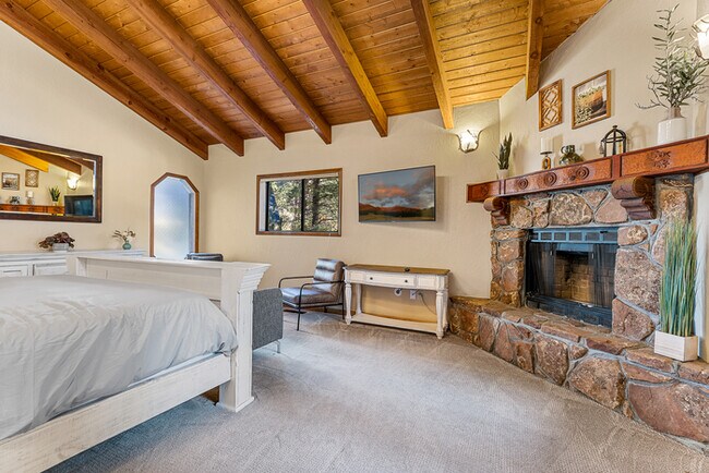 Foto del edificio - Burning Tree