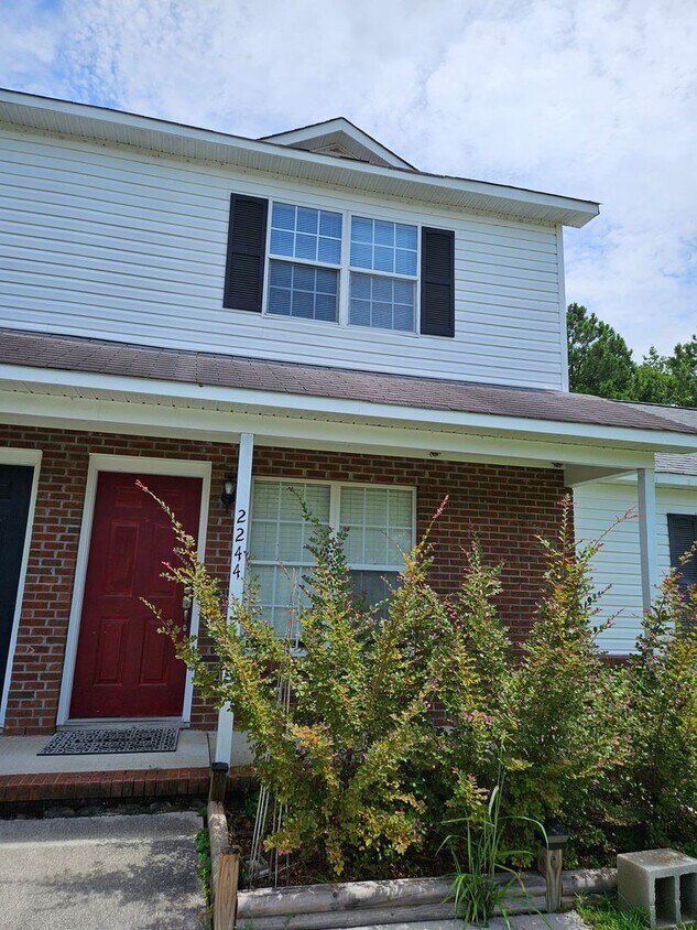 Foto principal - Affordable Townhome In Hunter's Creek!