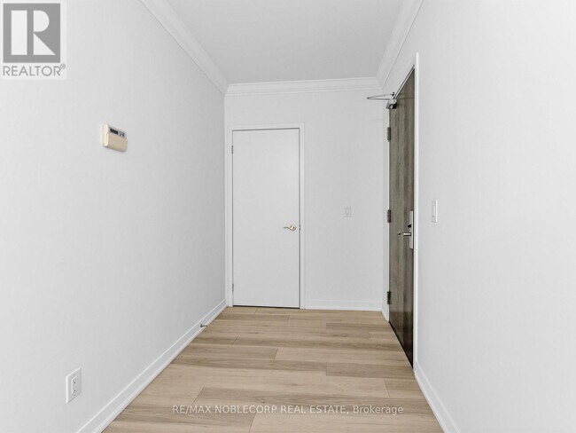 Building Photo - 840 Queens Plate Dr