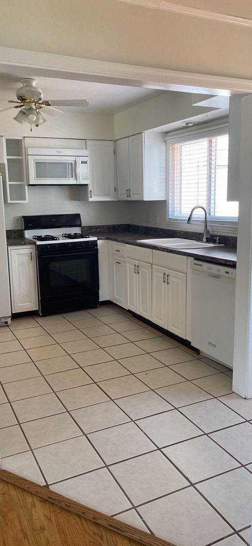Building Photo - Welcome to this charming 2 story single-fa...