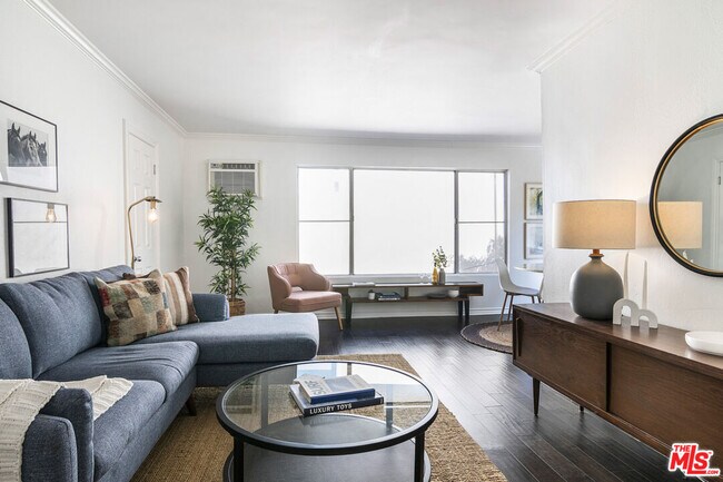 Foto del edificio - 1112 N Olive Dr