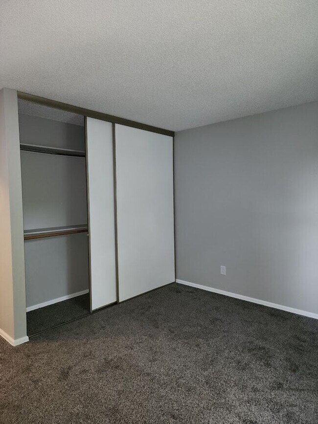 Foto del edificio - Long Realty & Property Management - Fully ...