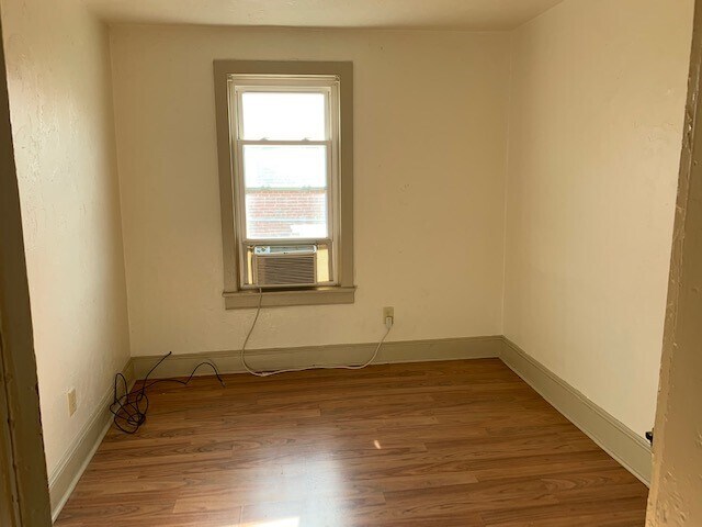 Primary Photo - 1 N Main St
