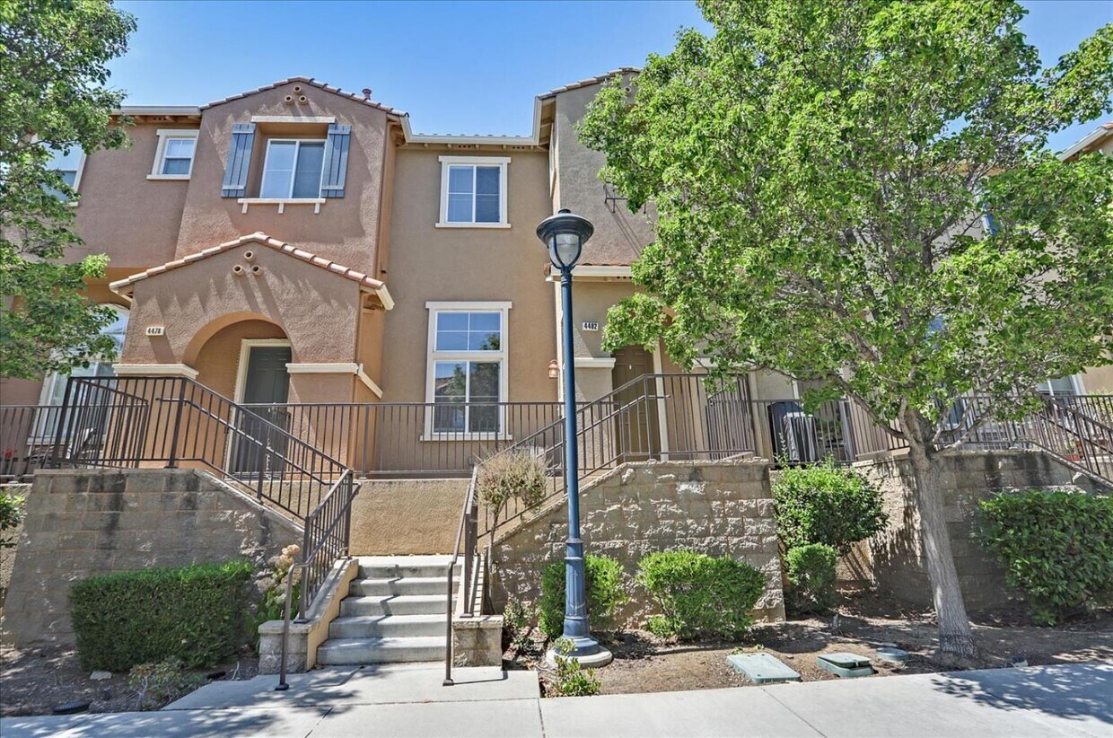 Primary Photo - 4482 Moulin Pl