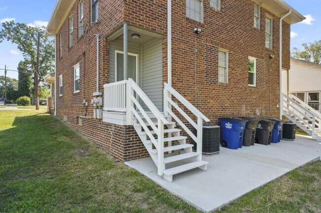 Building Photo - 2844 Bon Air Ave