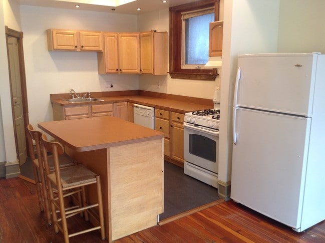 Building Photo - 223 Buckingham Pl