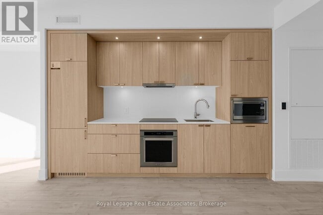 Building Photo - 259 The Kingsway