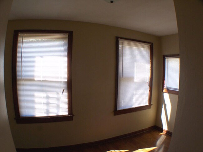 Foto del edificio - 1150 E 18th St