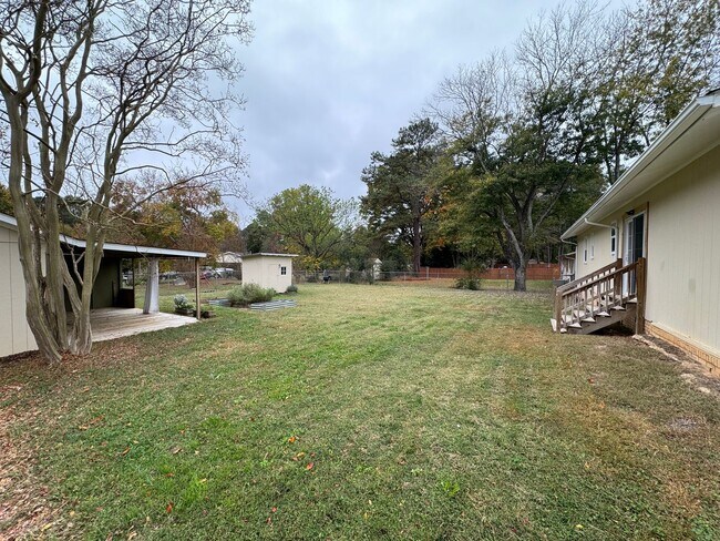 Foto del edificio - Three Bedroom Ranch Home in Garner