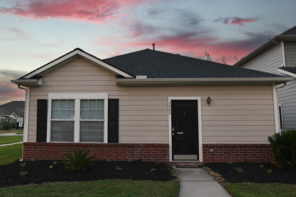Primary Photo - 3902 Mossy Pl Ln