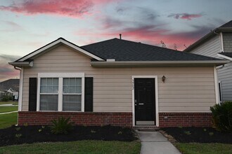 Building Photo - 3902 Mossy Pl Ln