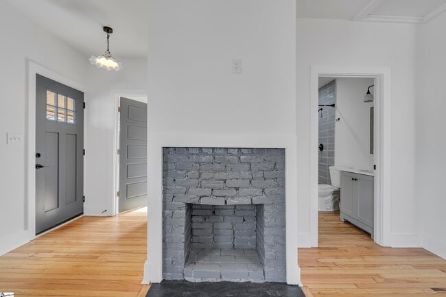 Building Photo - 21 Saco St