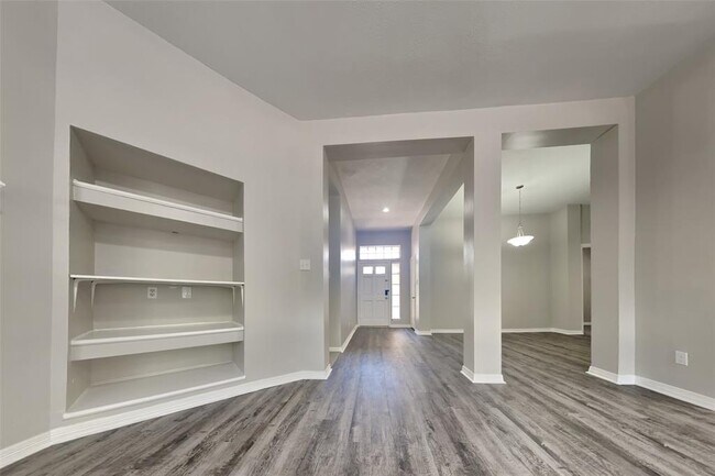 Building Photo - 6427 Upper Lake Dr