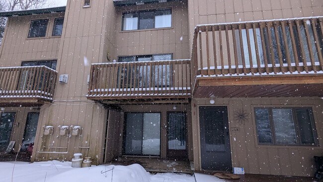 Building Photo - 1 bedroom Waterville Valley Condo Available for Year Round Lease! $1400/mo