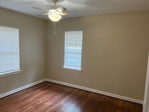 Building Photo - 1115 N Redbud Dr