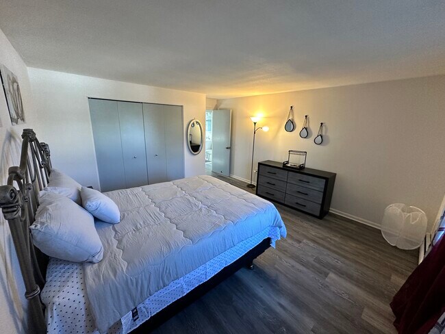 Foto del edificio - 1077 Blue Hills Ave