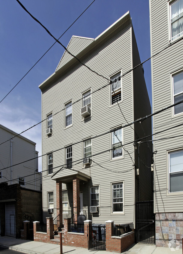 Building Photo - 542 Lincoln St