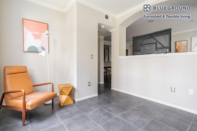 Foto del edificio - 12963 W Runway Rd