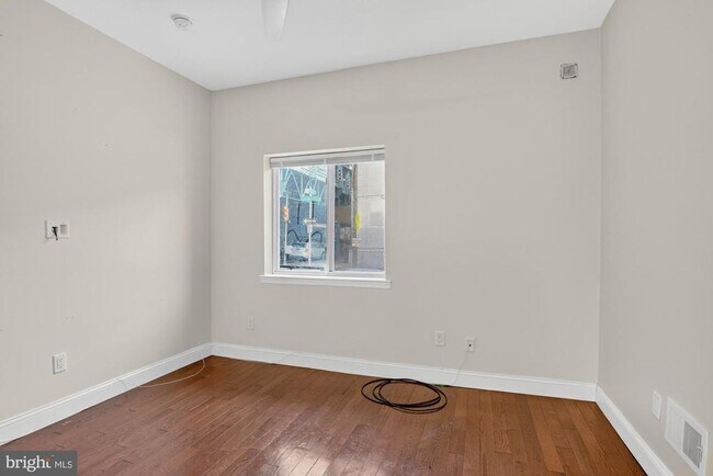 Building Photo - 1802 E Huntingdon St