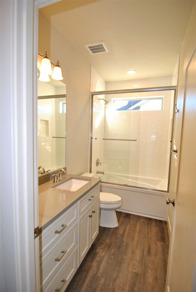 Foto del edificio - 1704/1706 Danny Boy Ln. Duplex