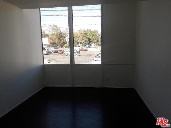 Foto del edificio - 3042 Rowena Ave