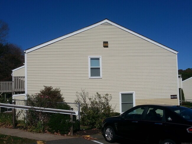 Foto del edificio - 461 E Mitchell Ave