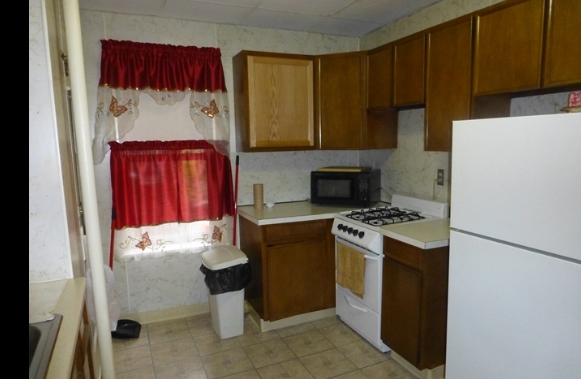 Kitchen - 406 Belmont Ave