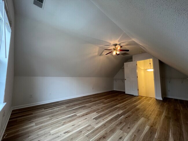 Foto del edificio - 5343 Tidewater Dr