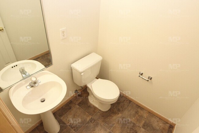 Building Photo - 419 Nokomis Ct