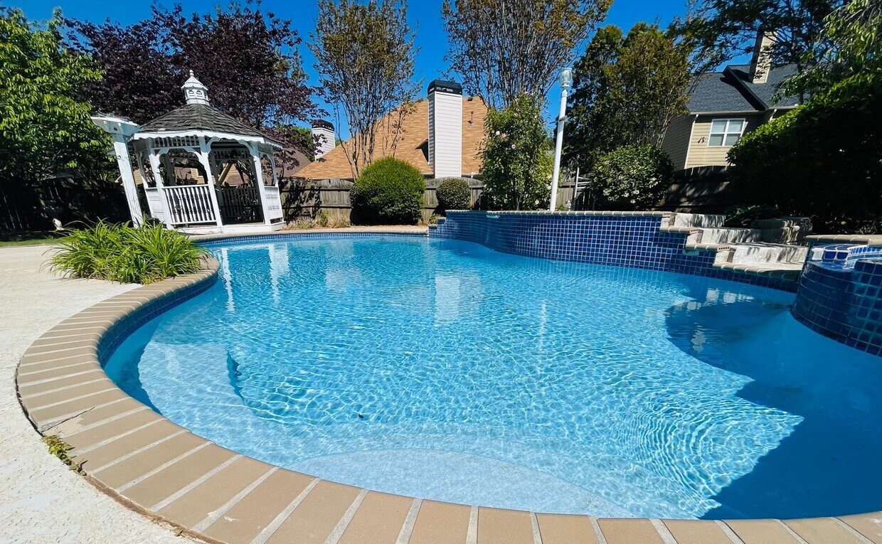 Backyard Paradise - 1320 Crestbrook Dr